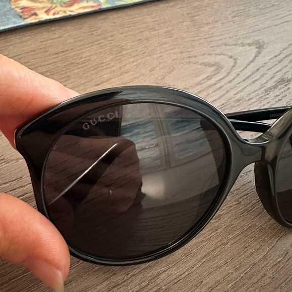 Gucci Black Sunglasses. GG0257S - Picture 11 of 12